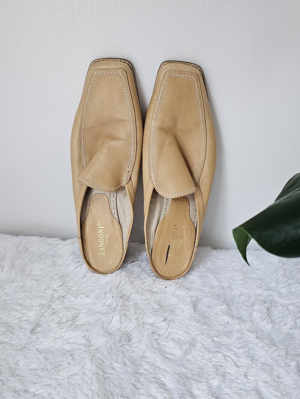 Rangoni Women’s Beige/Tan Square-Toe Slip-On Mules